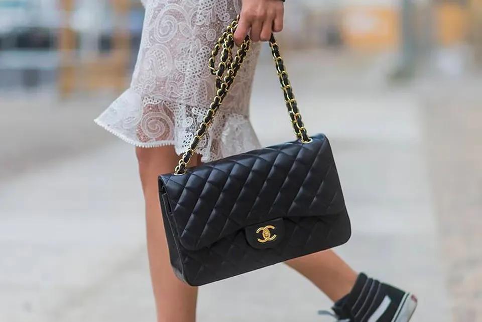 how-to-tell-if-a-chanel-bag-is-real:-10-things-to-look-at