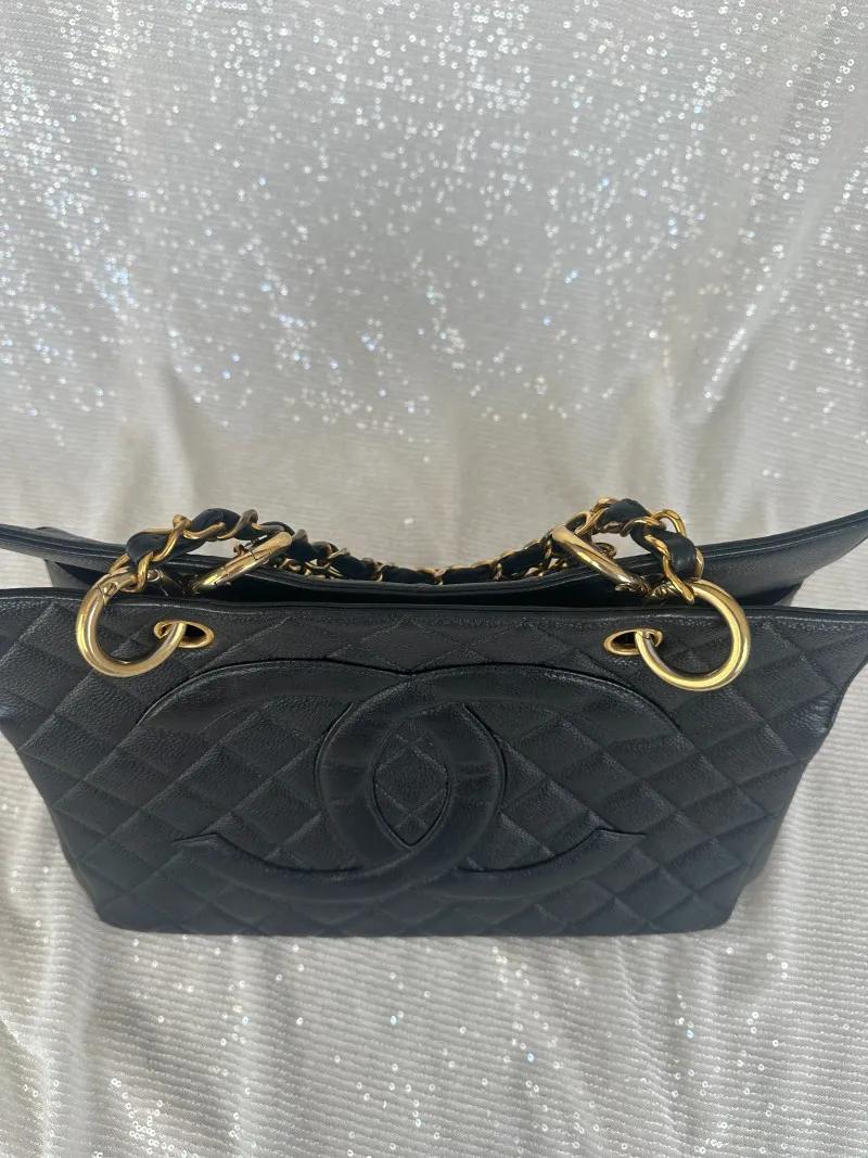 vintage-chanel-caviar-leather-tote