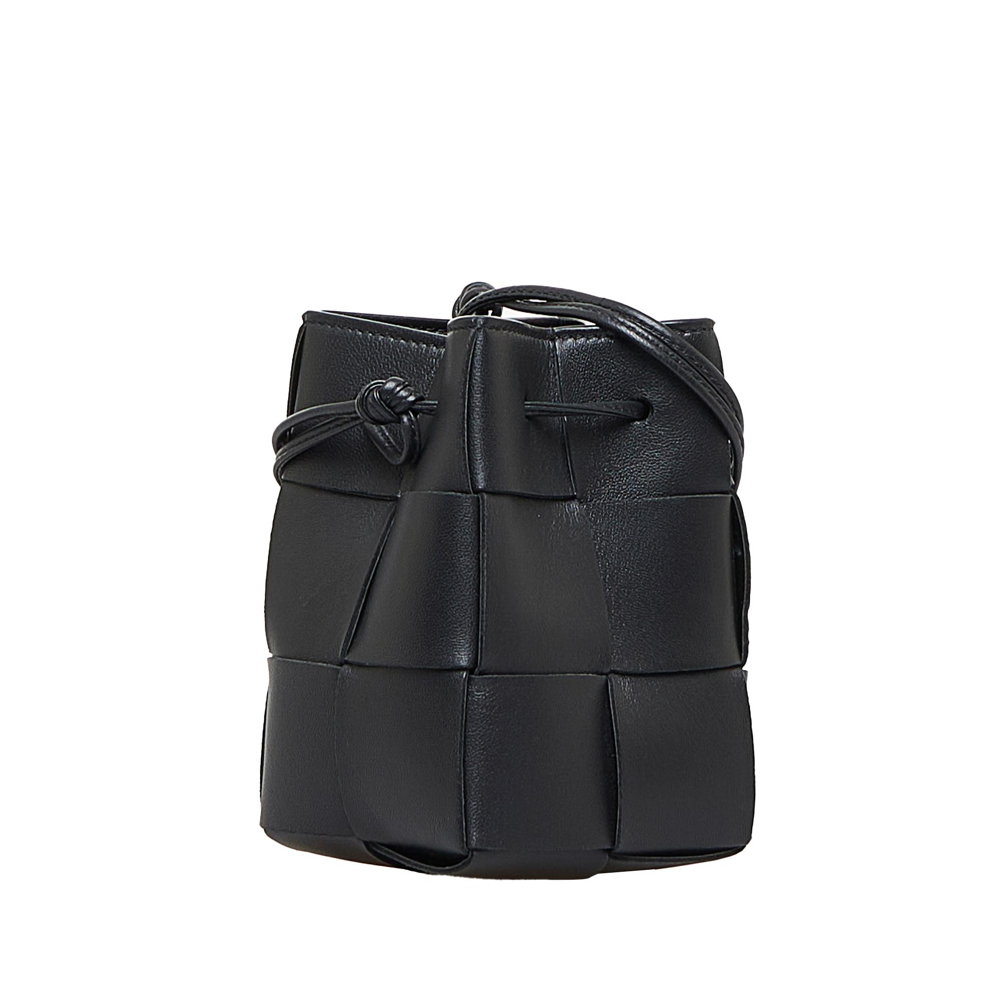 mini-calfskin-intrecciato-cassette-bucket