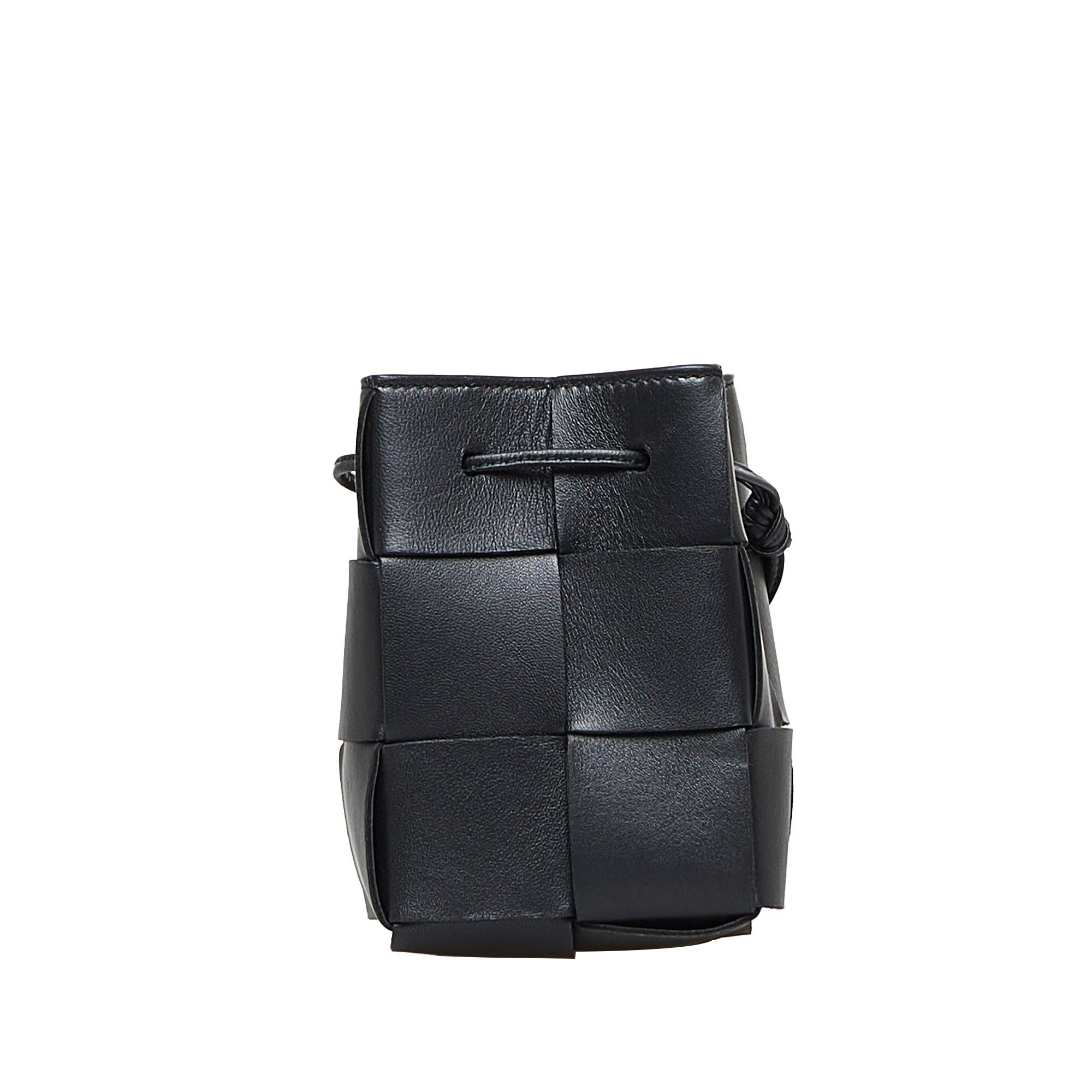 mini-calfskin-intrecciato-cassette-bucket