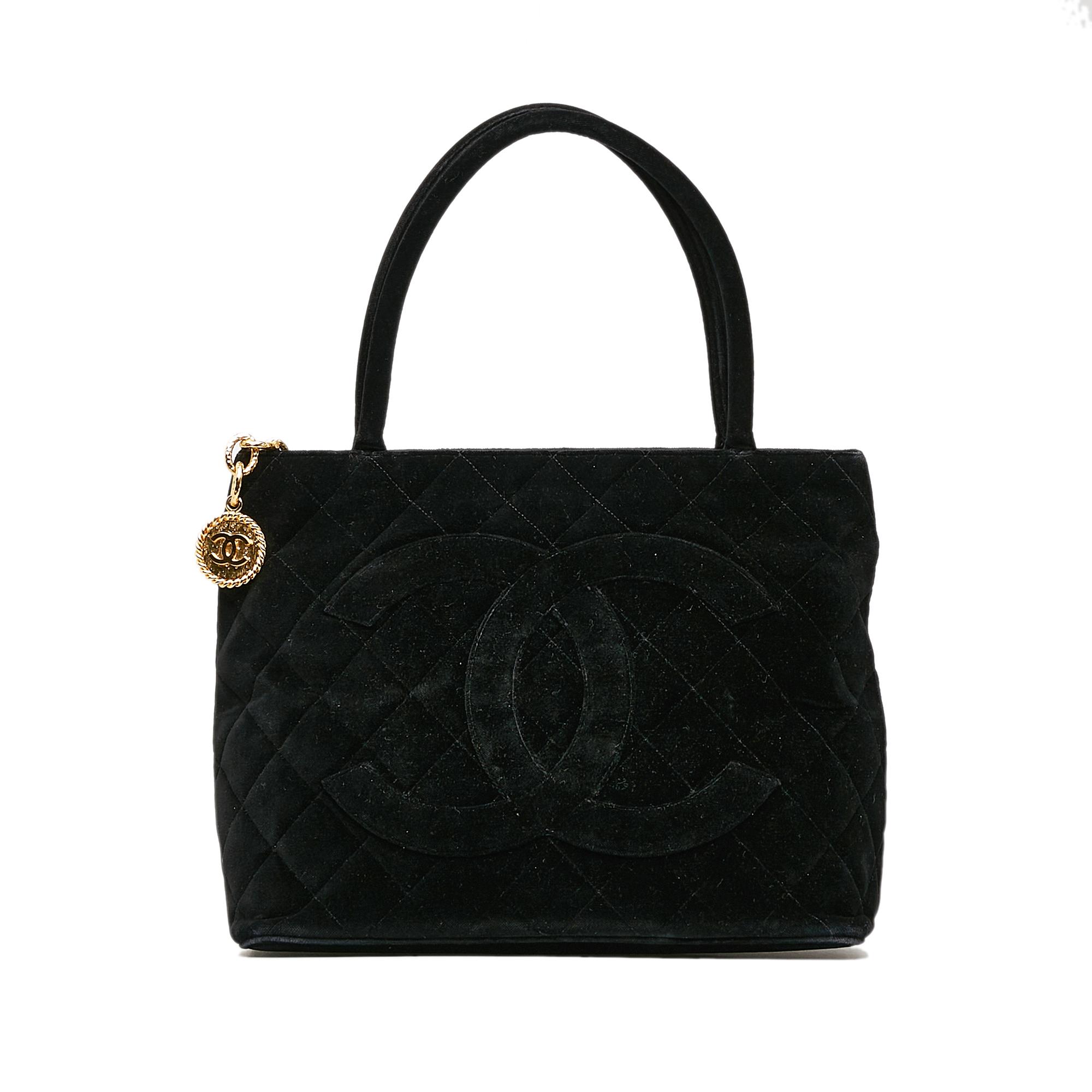 velvet-medallion-tote