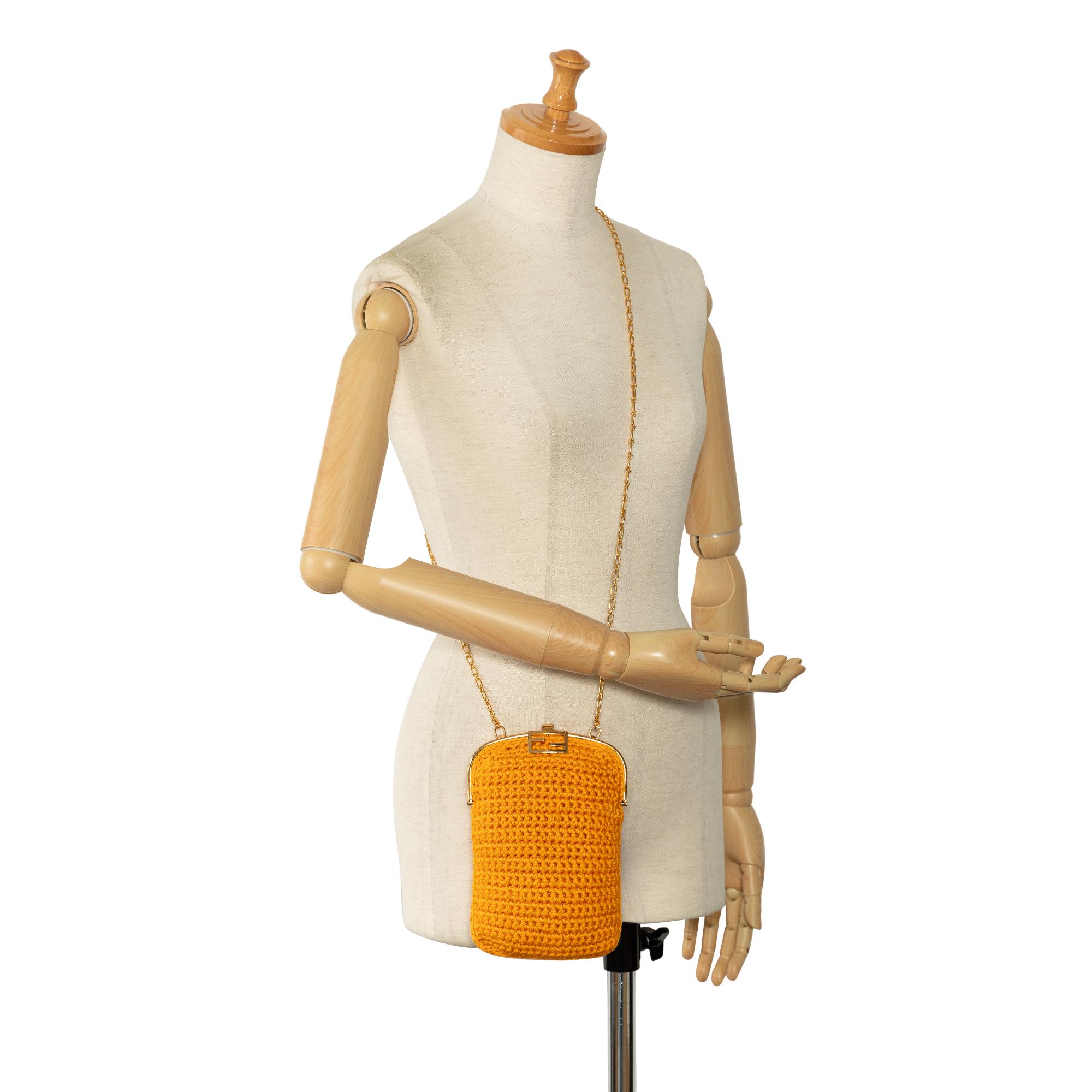 crochet-baguette-phone-bag