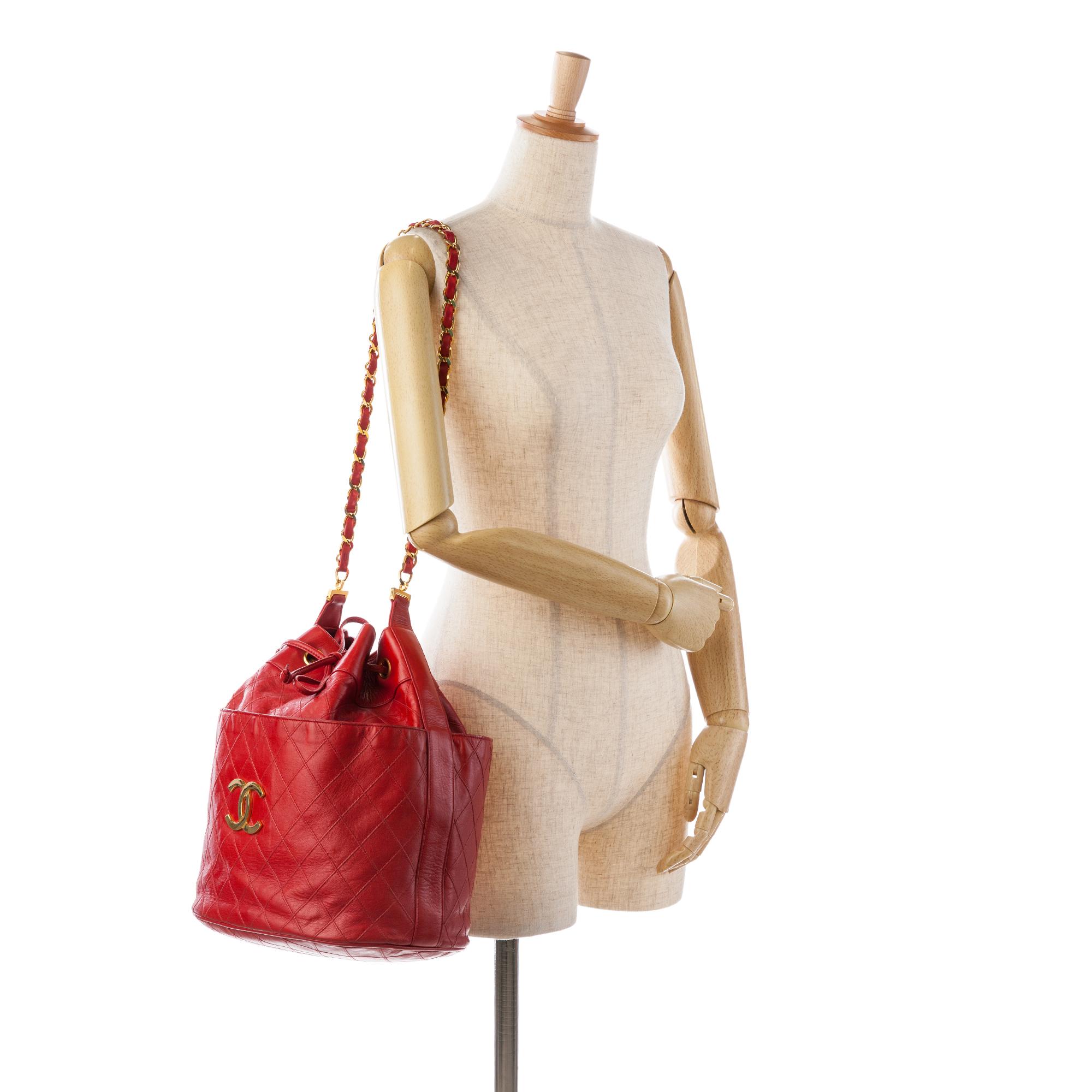 cc-quilted-lambskin-bucket-bag