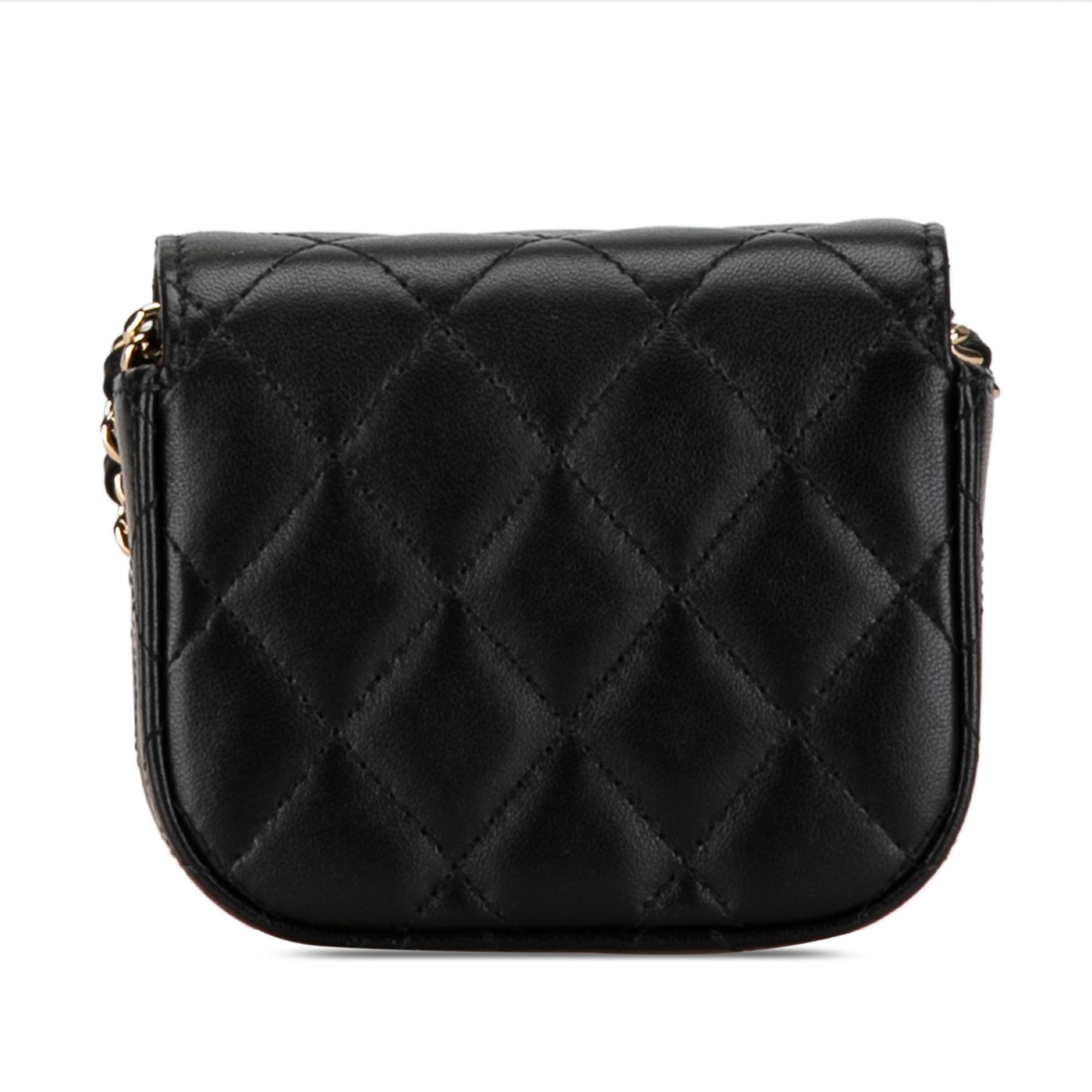 cc-quilted-lambskin-flap-card-holder-on-chain