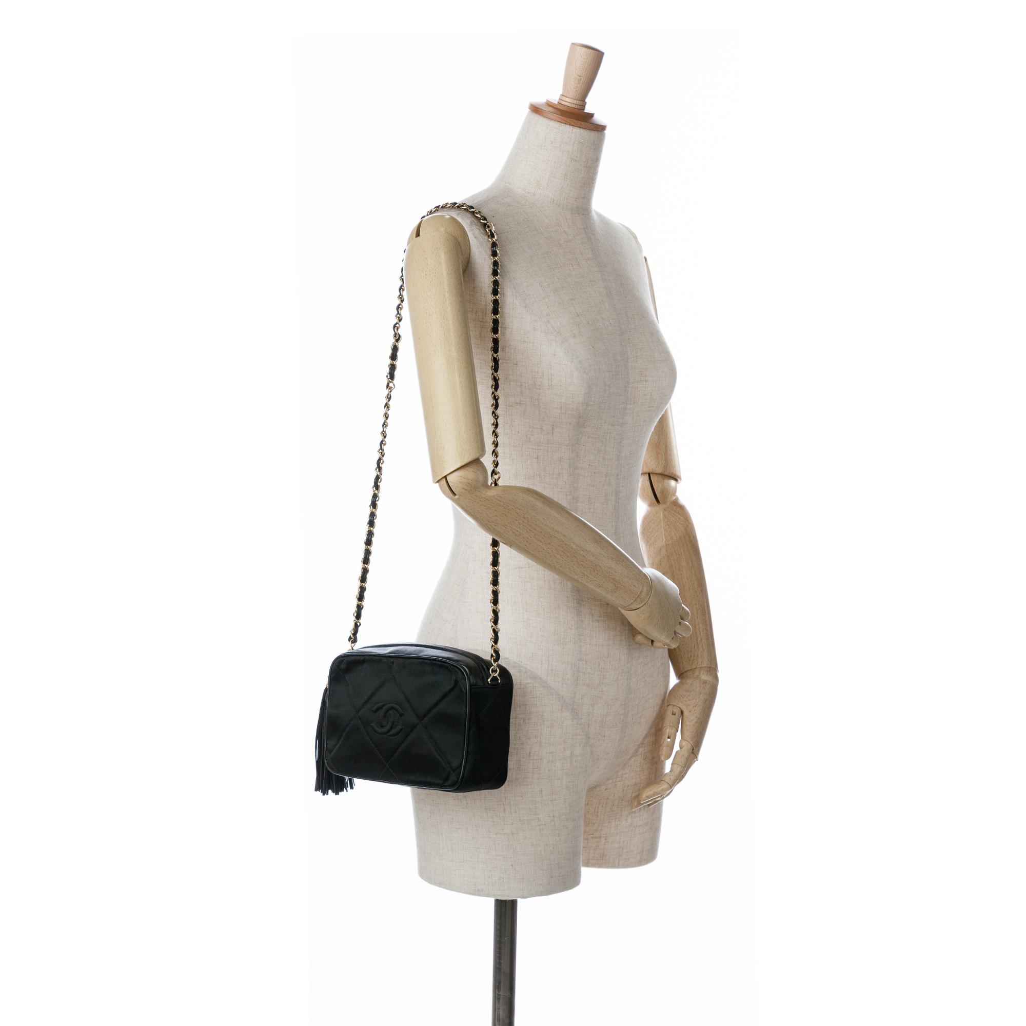 cc-matelasse-tassel-camera-bag