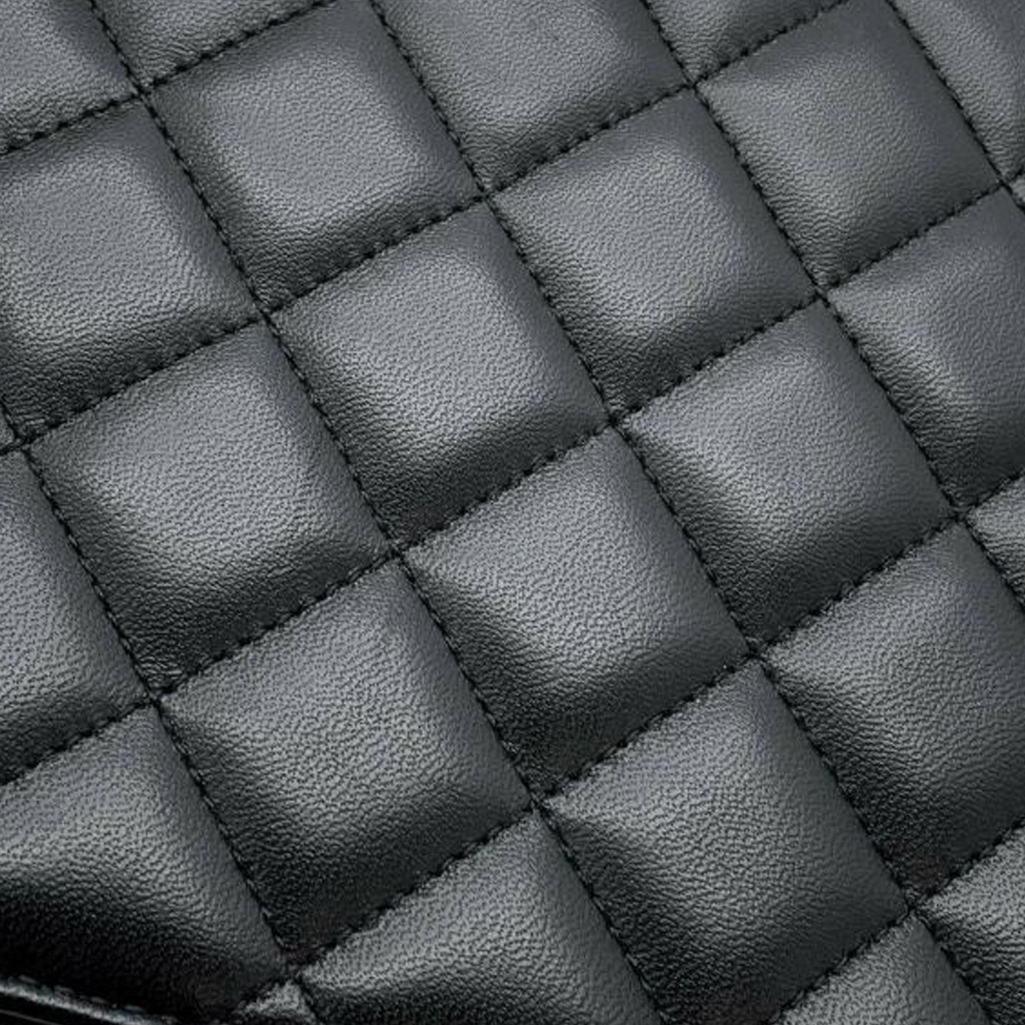 cc-quilted-lambskin-top-handle-vanity-case