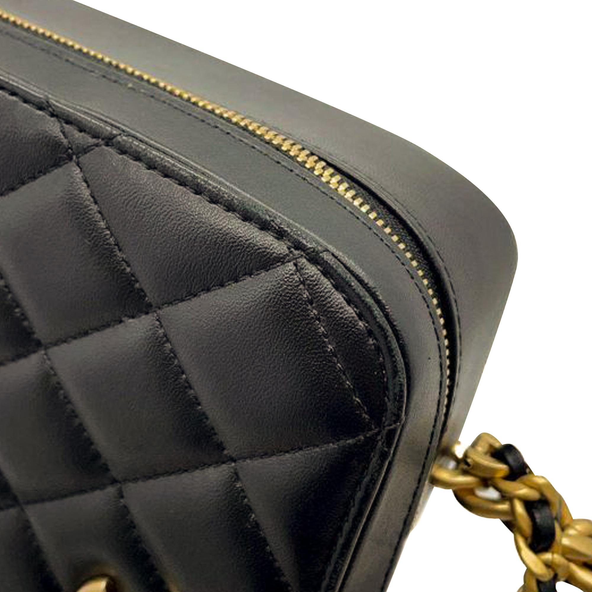 cc-quilted-lambskin-top-handle-vanity-case