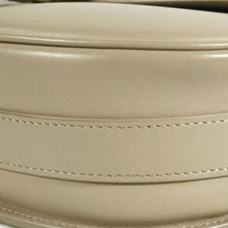Medium Leather Bobby