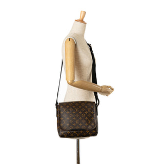 Monogram Macassar District PM
